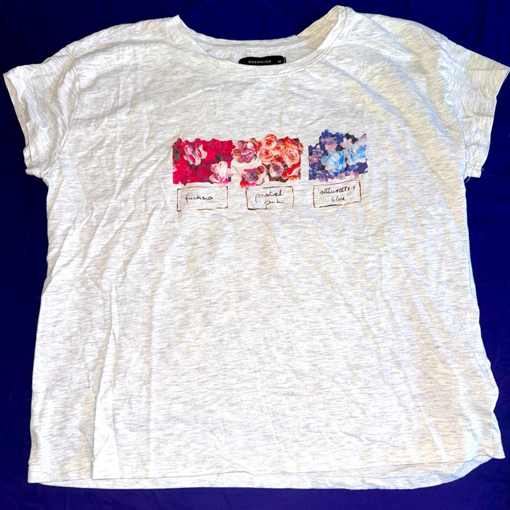 Graphic tee with flower design